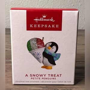 HALLMARK NEW 2022 PETITE/Mini PENGUINS A SNOWY TREAT #7 Christmas ORNAMENT